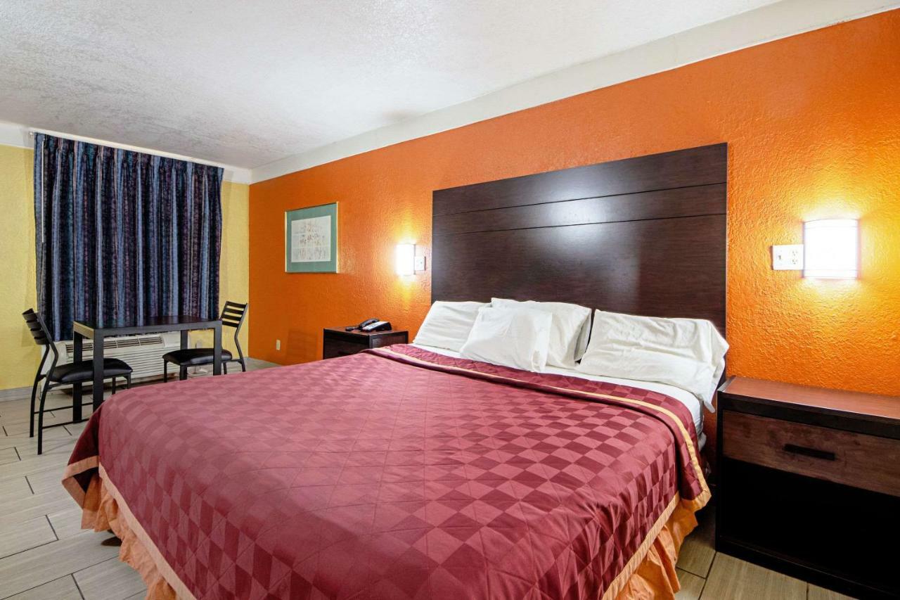 Economy Inn & Suites Denton Exteriör bild
