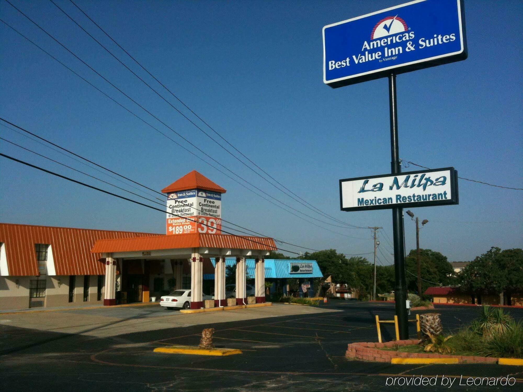 Economy Inn & Suites Denton Exteriör bild